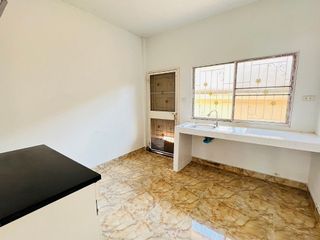 Casa adosada en alquiler de 2 habitaciones en Bang Lamung, Chonburi