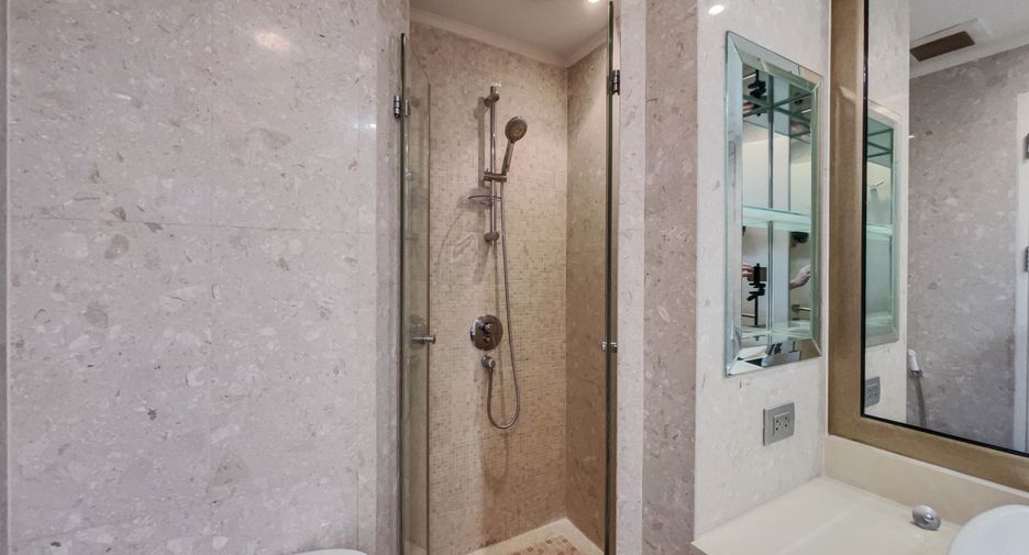 For sale and for rent 2 bedrooms condo in Pathum Wan, Bangkok