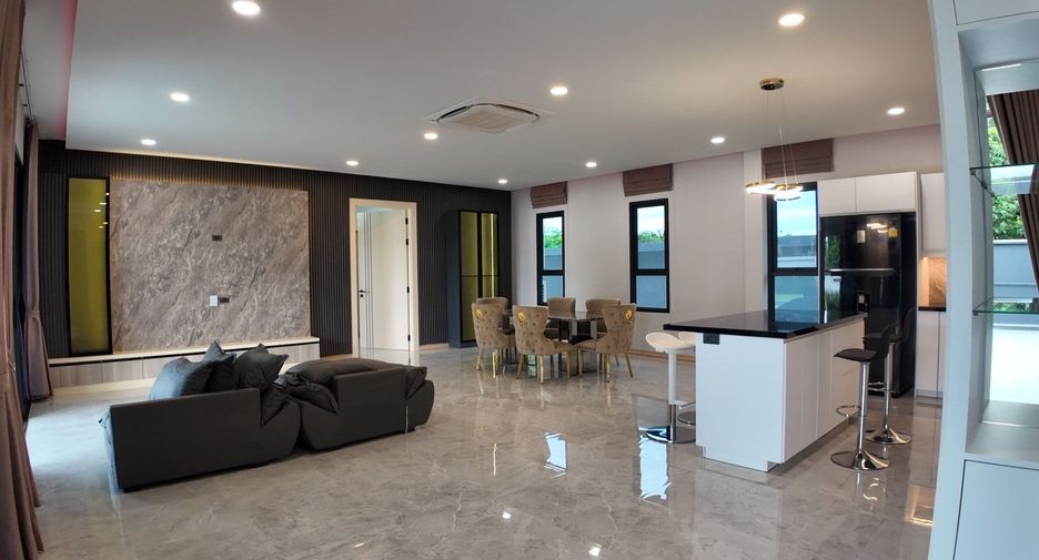 For sale 3 bedrooms villa in Bang Lamung, Chonburi