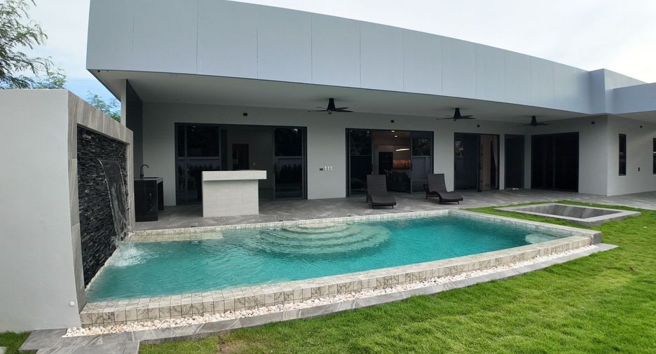 For sale 3 bedrooms villa in Bang Lamung, Chonburi