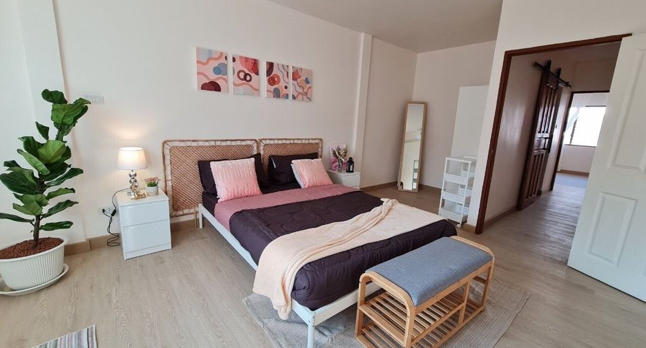 For sale 2 bedrooms townhouse in Mueang Chiang Mai, Chiang Mai