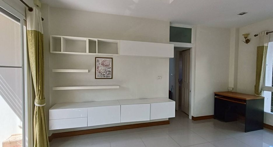 For rent 3 bedrooms house in Saraphi, Chiang Mai