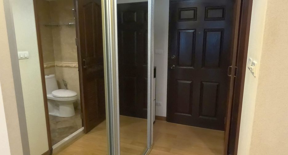 For rent and for sale studio condo in Bang Rak, Bangkok
