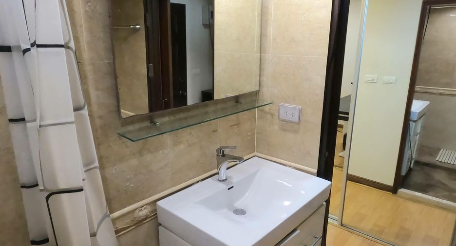 For rent and for sale studio condo in Bang Rak, Bangkok