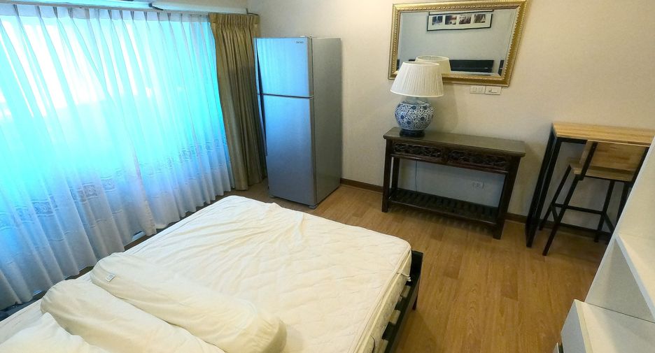 For rent and for sale studio condo in Bang Rak, Bangkok