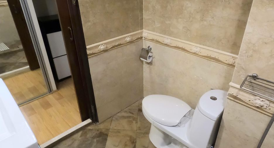 For rent and for sale studio condo in Bang Rak, Bangkok