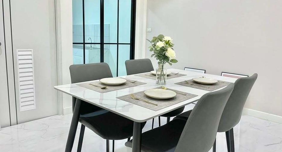 For sale 2 bedrooms townhouse in Mueang Chiang Mai, Chiang Mai