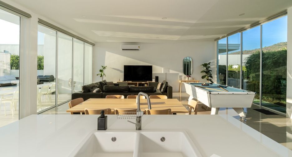 For rent 4 bedrooms villa in Hua Hin, Prachuap Khiri Khan