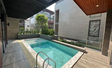 Casa en venta y en alquiler de 5 habitaciones en Yan Nawa, Bangkok