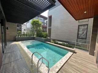 À vendre et à louer 5 chambres maison à Yan Nawa, Bangkok