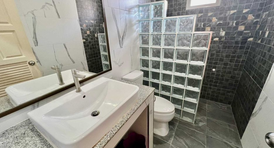 For rent 5 bedrooms villa in Bang Lamung, Chonburi
