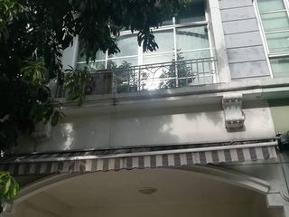 For sale 3 bedrooms townhouse in Lat Phrao, Bangkok