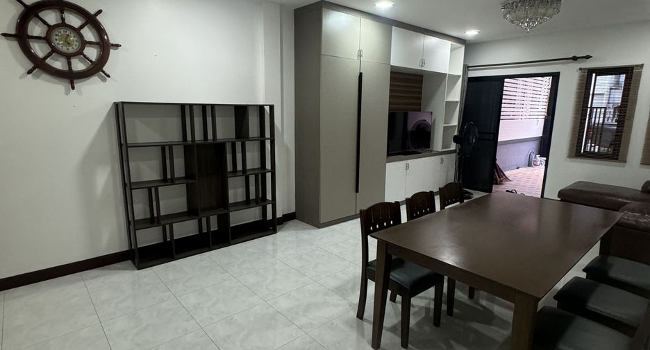 For rent 2 bedrooms townhouse in Bang Lamung, Chonburi