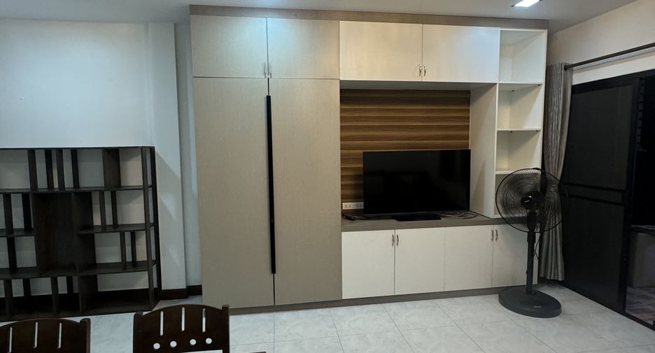 For rent 2 bedrooms townhouse in Bang Lamung, Chonburi