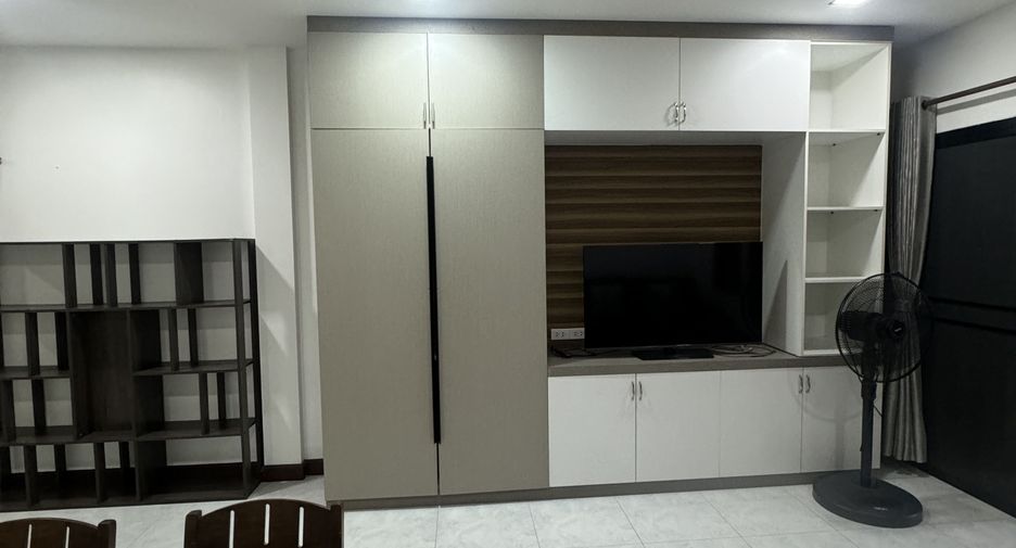 For rent 2 bedrooms townhouse in Bang Lamung, Chonburi