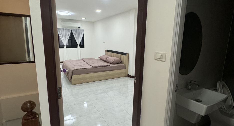 For rent 2 bedrooms townhouse in Bang Lamung, Chonburi