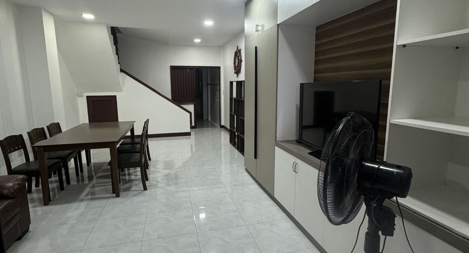 For rent 2 bedrooms townhouse in Bang Lamung, Chonburi