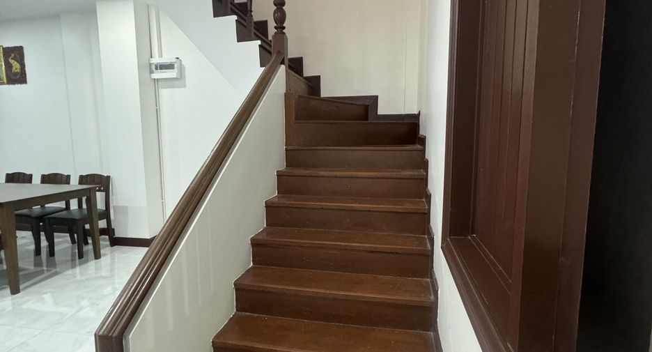 For rent 2 bedrooms townhouse in Bang Lamung, Chonburi