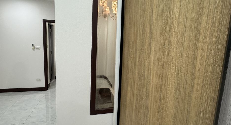 Casa adosada en alquiler de 2 habitaciones en Bang Lamung, Chonburi
