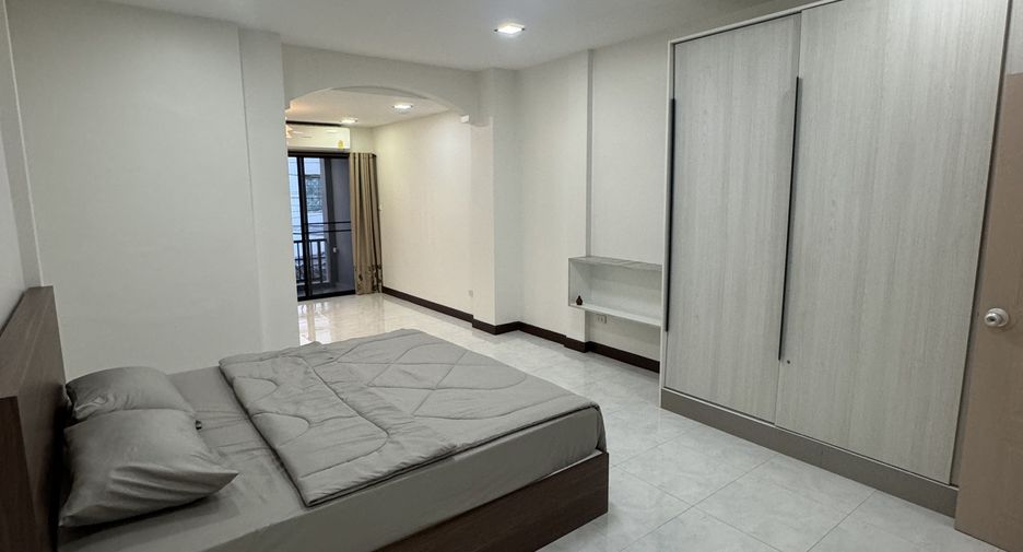 For rent 2 bedrooms townhouse in Bang Lamung, Chonburi