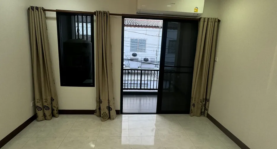 For rent 2 bedrooms townhouse in Bang Lamung, Chonburi
