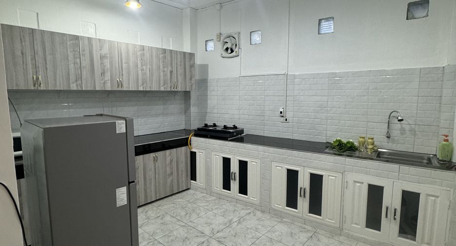 For rent 2 bedrooms townhouse in Bang Lamung, Chonburi
