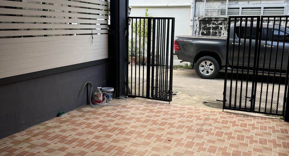 For rent 2 bedrooms townhouse in Bang Lamung, Chonburi