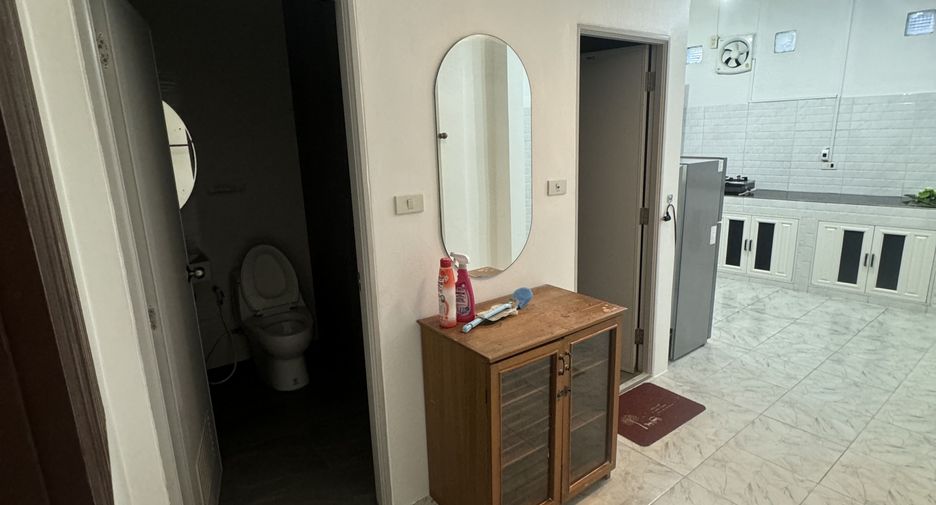 Casa adosada en alquiler de 2 habitaciones en Bang Lamung, Chonburi