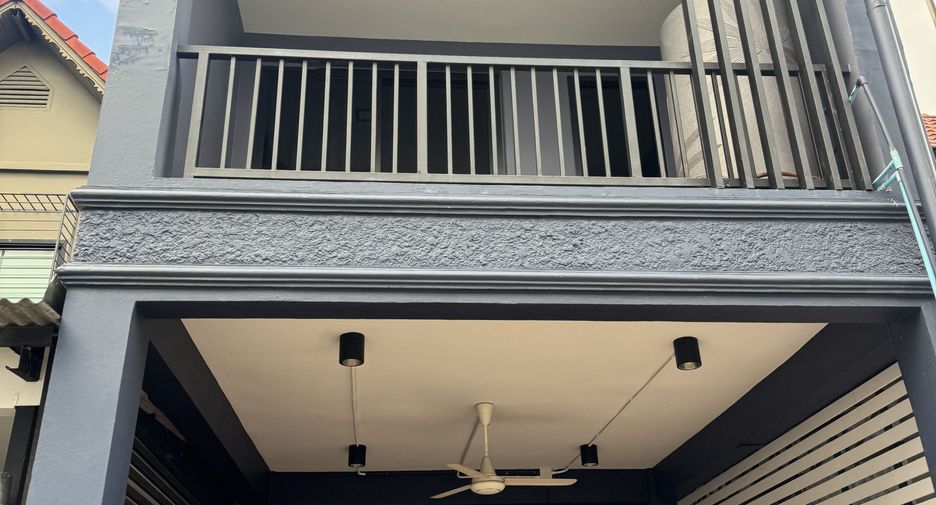 For rent 2 bedrooms townhouse in Bang Lamung, Chonburi