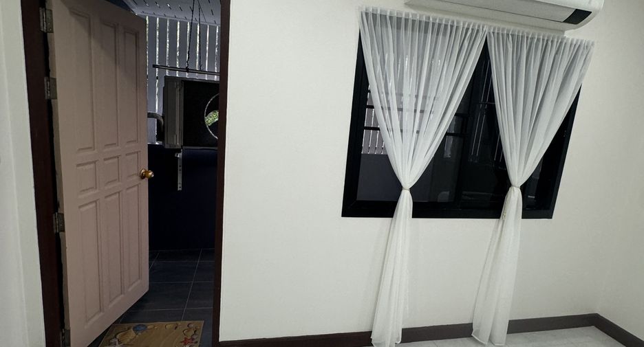 For rent 2 bedrooms townhouse in Bang Lamung, Chonburi
