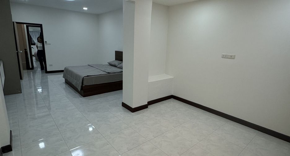 For rent 2 bedrooms townhouse in Bang Lamung, Chonburi