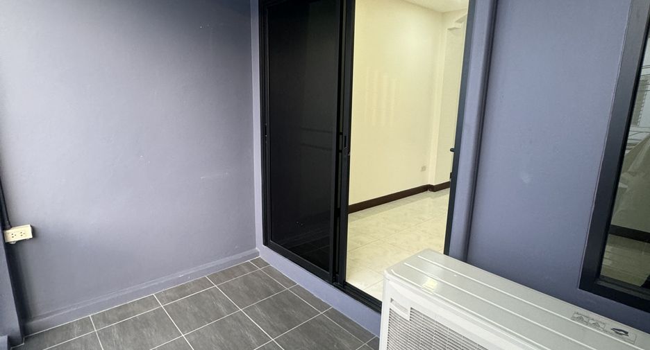 For rent 2 bedrooms townhouse in Bang Lamung, Chonburi