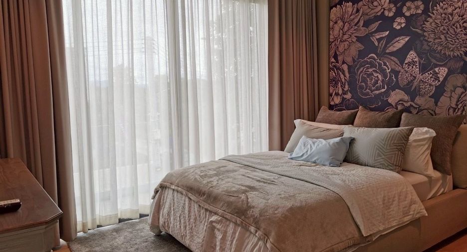 For rent 4 bedrooms villa in San Kamphaeng, Chiang Mai