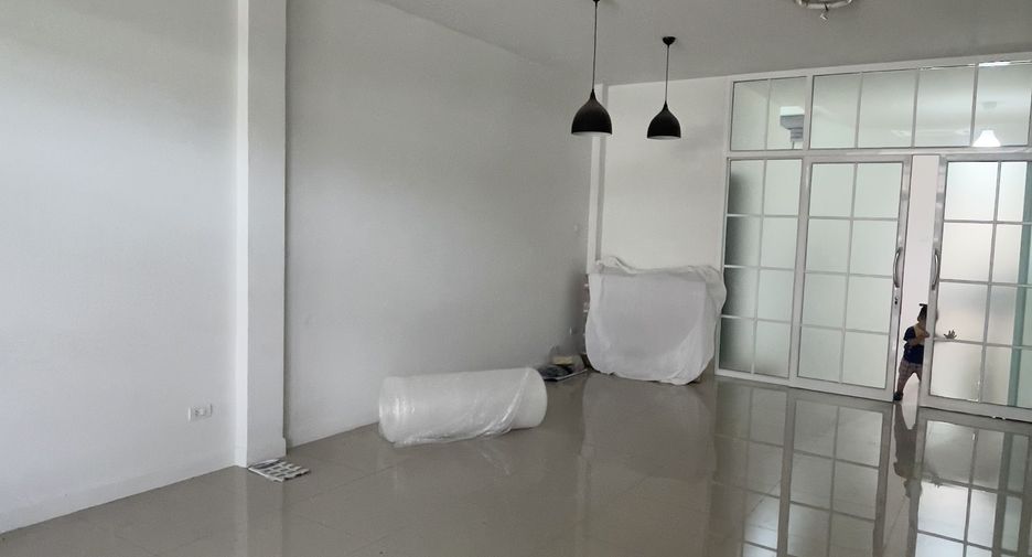 For sale 2 bedrooms townhouse in Doi Saket, Chiang Mai