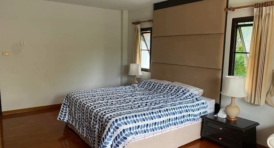 For rent 3 bedrooms villa in San Kamphaeng, Chiang Mai