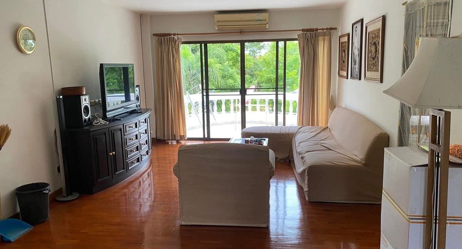 For rent 3 bedrooms villa in San Kamphaeng, Chiang Mai