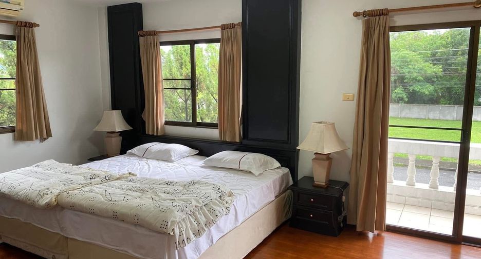 For rent 3 bedrooms villa in San Kamphaeng, Chiang Mai