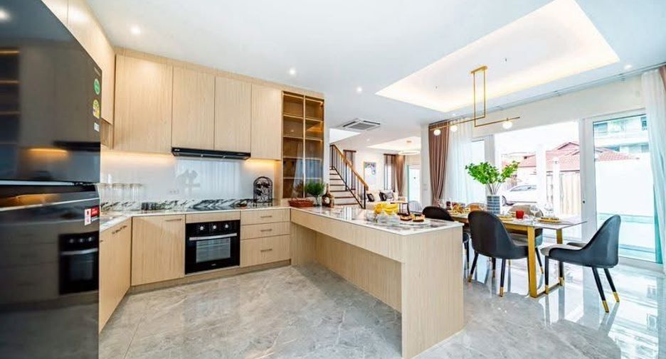 For sale 4 bedrooms house in Bang Lamung, Chonburi