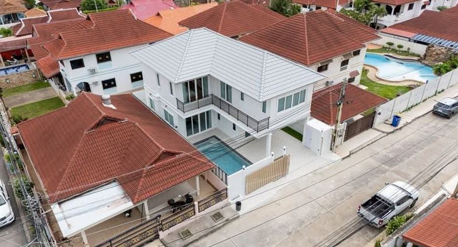 For sale 4 bedrooms house in Jomtien, Pattaya