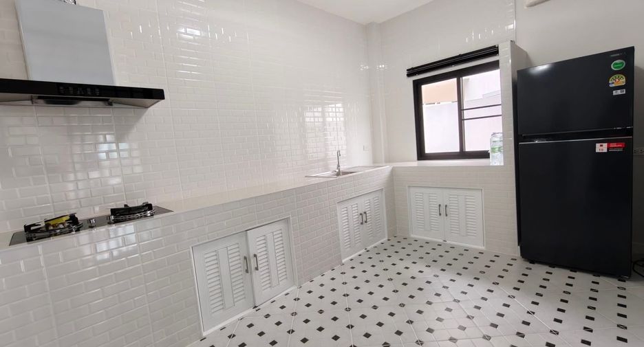 For rent 4 bedrooms house in Saraphi, Chiang Mai