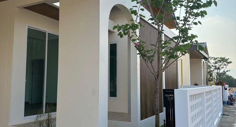 For sale 3 bedrooms house in Saraphi, Chiang Mai