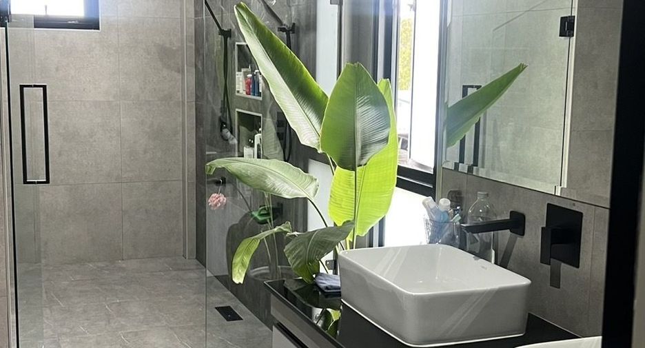 For sale 5 bedrooms house in Mueang Chiang Mai, Chiang Mai