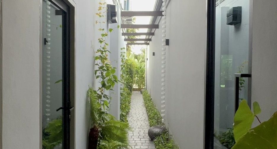 For sale 5 bedrooms house in Mueang Chiang Mai, Chiang Mai