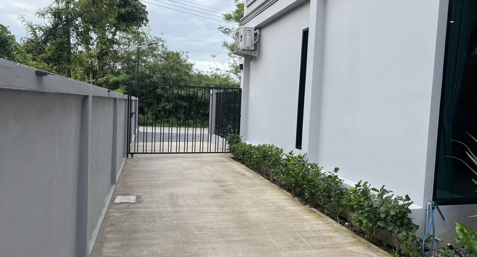 For sale 5 bedrooms house in Mueang Chiang Mai, Chiang Mai