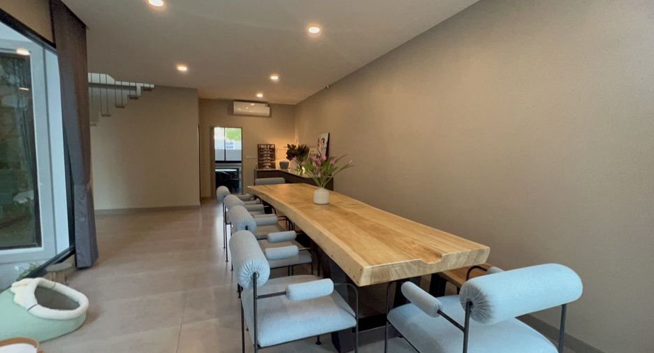 For sale 5 bedrooms house in Mueang Chiang Mai, Chiang Mai