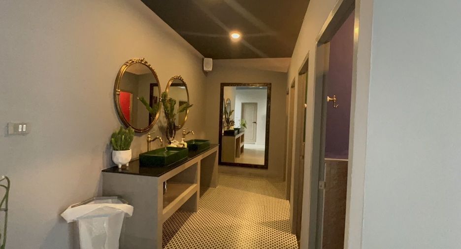 For sale 5 bedrooms house in Mueang Chiang Mai, Chiang Mai