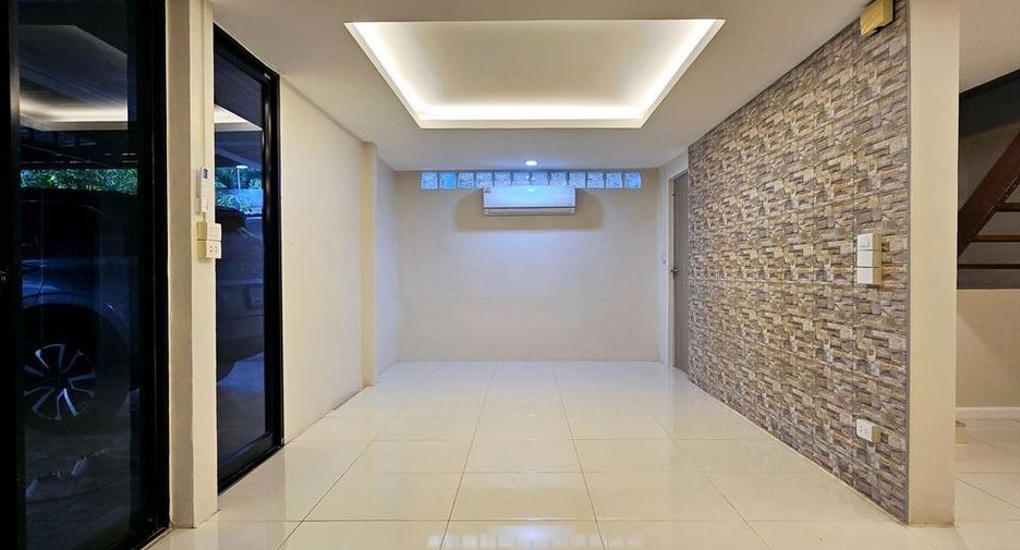 Büro zum Kauf und zur Miete mit 3 Zimmer in Bang Kapi, Bangkok