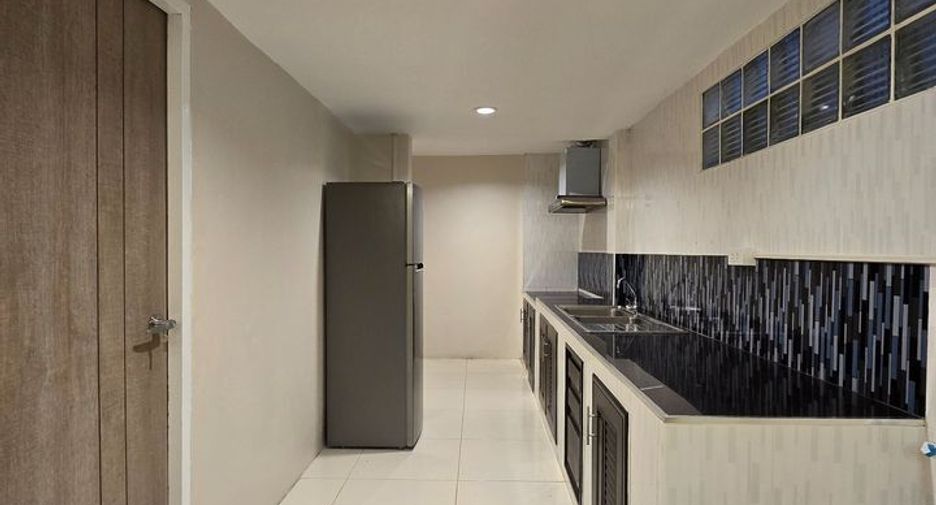 Büro zum Kauf und zur Miete mit 3 Zimmer in Bang Kapi, Bangkok