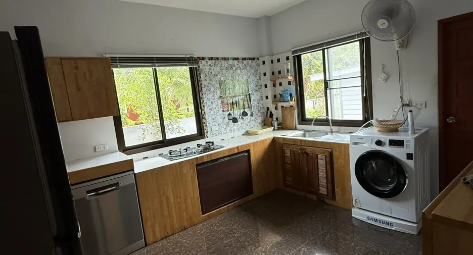 For sale 4 bedrooms villa in Ko Pha-ngan, Surat Thani