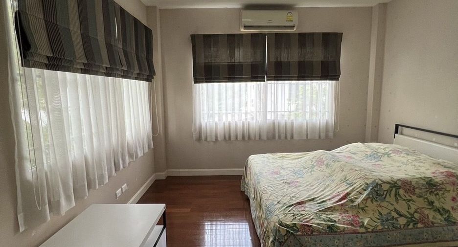 For sale 4 bedrooms house in Mueang Chiang Mai, Chiang Mai